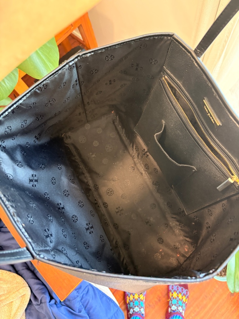 Tory Burch Black Leather Tote with Gold Logo - Picture 6 of 6